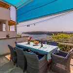 Nyaraló Cozy In With House Sea View
