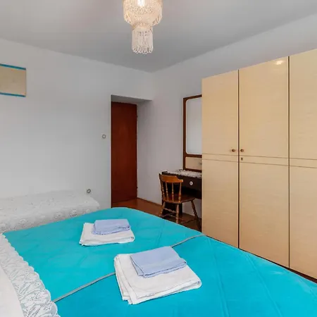 Ferienhaus Cozy In With Kitchen Palit