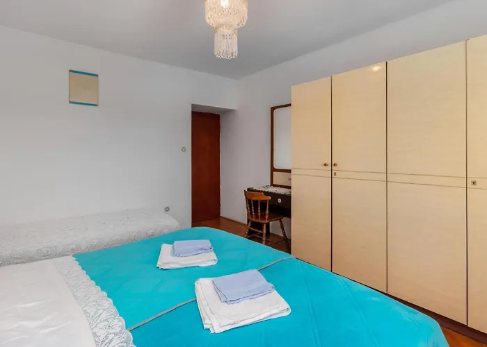 Holiday home Cozy In With Kitchen Palit